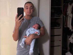 Joao-Gomes-e-o-filho-recem-nascido.jpg